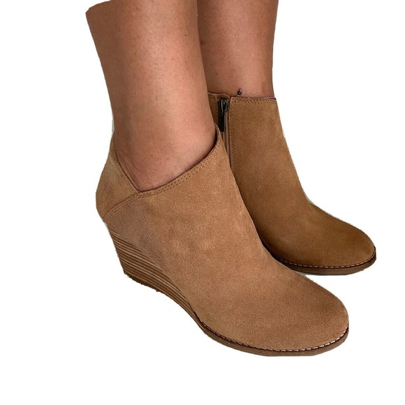 Lucky Brand Women’s size 9M Yakeena Tan Suede Leather Ankle Wedge Boots - Picture 3 of 16